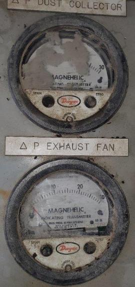 Dwyer Magnehelic Pressure Gage (3 of 3)