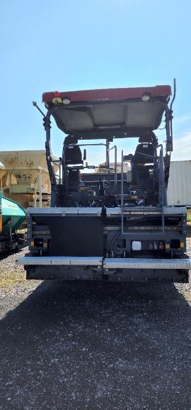 Vogal 1900 Track Paver ( UNIT NOT AVAILABLE UNTIL JOB END, SEPT 2024) (2 of 8)