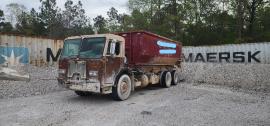 Peterbilt Roll Off Truck (6 of 11)