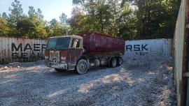 Peterbilt Roll Off Truck (1 of 11)